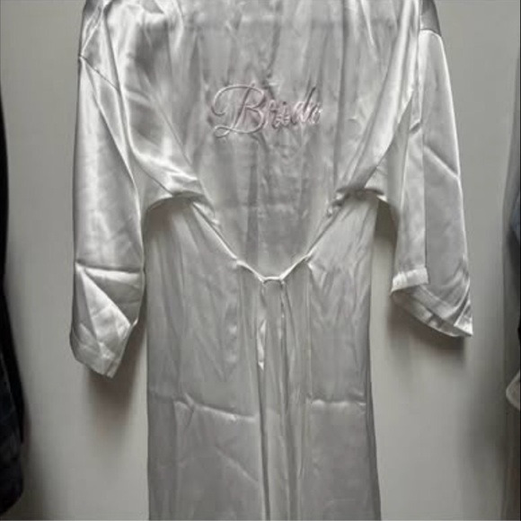 Bride Robe, Tote & Coin Purse - Picture 5 of 10